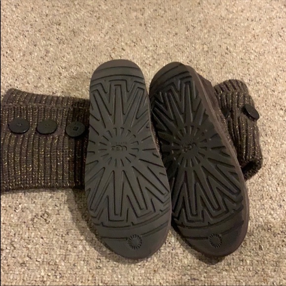 Authentic UGG boots - Picture 6 of 8